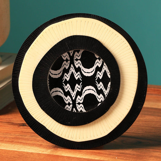 Sculptural Concentric Resin Photo Frame - 3x3